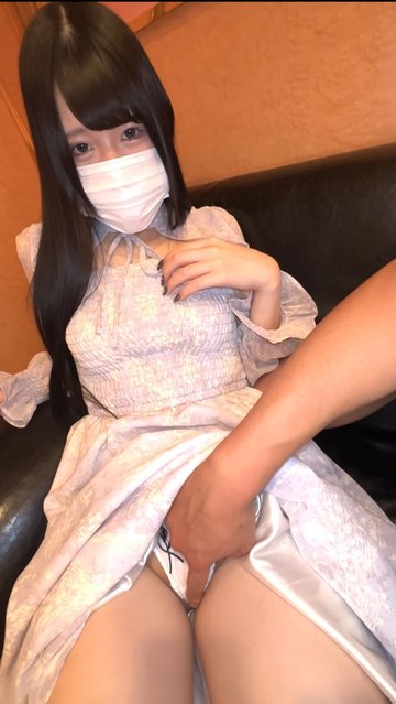 FC2-PPV-4309996 — 前20人 1980pt → 980pt *小心潮吹 *天然美屁股上的恶魔活塞，新鲜的阴部鲍鱼！ - - 鲍鱼按捺不住喷了